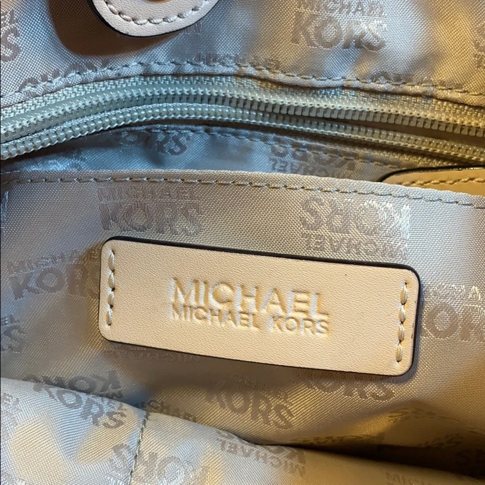 Michael Kors NWOT superb leather tote/shoulder bag